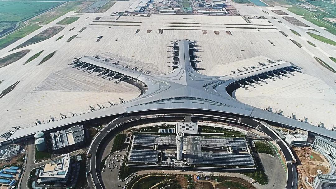 匠造一流東北亞國(guó)際樞紐機(jī)場(chǎng)！中裝建設(shè)“筑”力青島膠東國(guó)際機(jī)場(chǎng)成功試飛